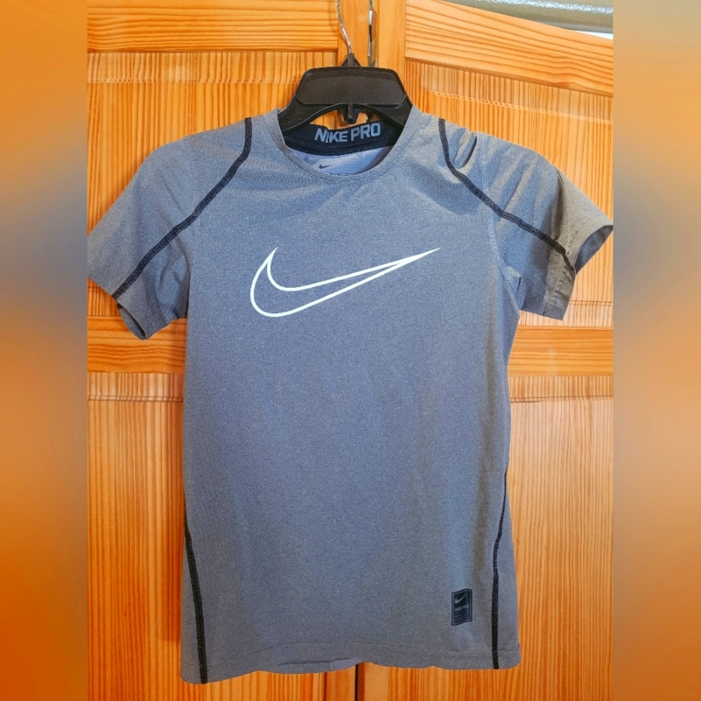 Boys Nike DriFit M